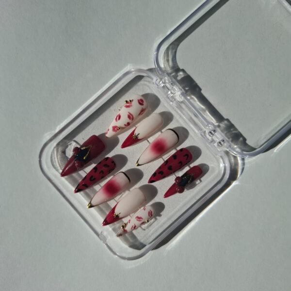 Press on nail25.3.jpg Crimson Kiss 💋