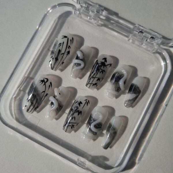 Press on nail43.1.jpg Ink & Ivory