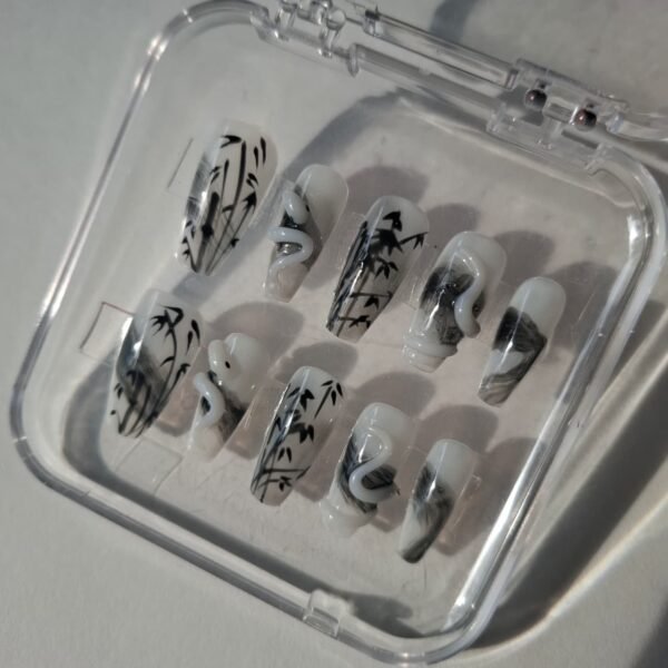 Press on nail43.2.jpg Ink & Ivory