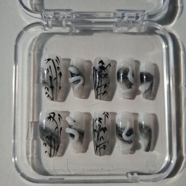 Press on nail43.3.jpg Ink & Ivory